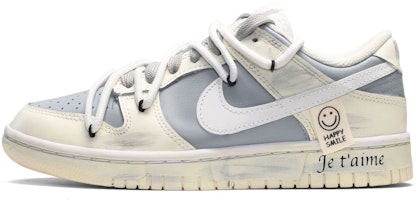 【客製化球鞋】Nike Dunk Low 夏日清涼 復古做舊 笑臉布貼 低筒 板鞋 女款 米白灰 Buy 【客製化球鞋】Nike Dunk Low 夏日清涼 復古做舊 笑臉布貼 低筒 板鞋 女款 米白灰