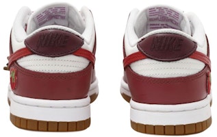 (W) 【カスタムシューズ】(女性用)ナイキ ダンク ロー「ストロベリーベアチャーム」 FD9922-151(Team拾玖-草莓熊S-BOX) Shop (W) 【カスタムシューズ】(女性用)ナイキ ダンク ロー「ストロベリーベアチャーム」 FD9922-151(Team拾玖-草莓熊S-BOX)