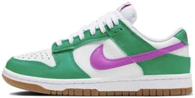 (W) 【カスタムシューズ】(女性用)ナイキ ダンク ロー「ストロベリーベアチャーム」 FD9922-151(Team拾玖-草莓熊S-BOX) Sizing (W) 【カスタムシューズ】(女性用)ナイキ ダンク ロー「ストロベリーベアチャーム」 FD9922-151(Team拾玖-草莓熊S-BOX)