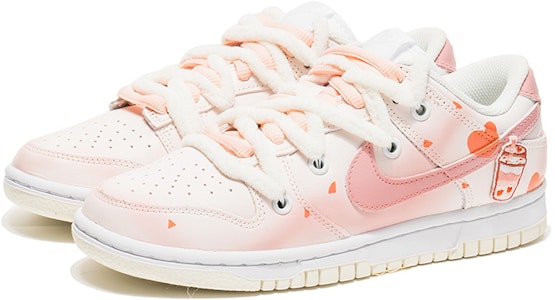 【定製球鞋】 Nike Dunk Low 野鶴製造 草莓奶昔 愛心 刺繡貼 解構雙鞋帶 禮盒 低幫 板鞋 女款 白粉 Lookbook 【定製球鞋】 Nike Dunk Low 野鶴製造 草莓奶昔 愛心 刺繡貼 解構雙鞋帶 禮盒 低幫 板鞋 女款 白粉