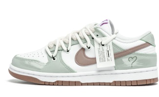 (W) Nike Dunk Low 夏キャンプ梅沈香 (Nike Dunk Low Natsukyanpu Bai Jinkō) FD9922-151(Team94-青梅沉香) Buy (W) Nike Dunk Low 夏キャンプ梅沈香 (Nike Dunk Low Natsukyanpu Bai Jinkō) FD9922-151(Team94-青梅沉香)