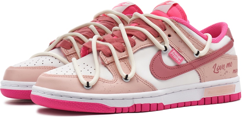 【訂製球鞋】 Nike Dunk Low 熊貓惡作劇 夏日主題 朱顏粉面 做舊 復古 低筒 板鞋 女款 粉白 Lookbook 【訂製球鞋】 Nike Dunk Low 熊貓惡作劇 夏日主題 朱顏粉面 做舊 復古 低筒 板鞋 女款 粉白