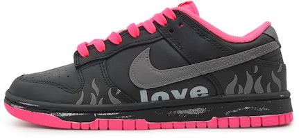 【客製化球鞋】 Nike Dunk Low 心靈夜火 粉黑撞色 甜酷風 粉底 中底塗鴉 可拆卸 防滑耐磨 低筒 板鞋 女款 黑灰 Buy 【客製化球鞋】 Nike Dunk Low 心靈夜火 粉黑撞色 甜酷風 粉底 中底塗鴉 可拆卸 防滑耐磨 低筒 板鞋 女款 黑灰