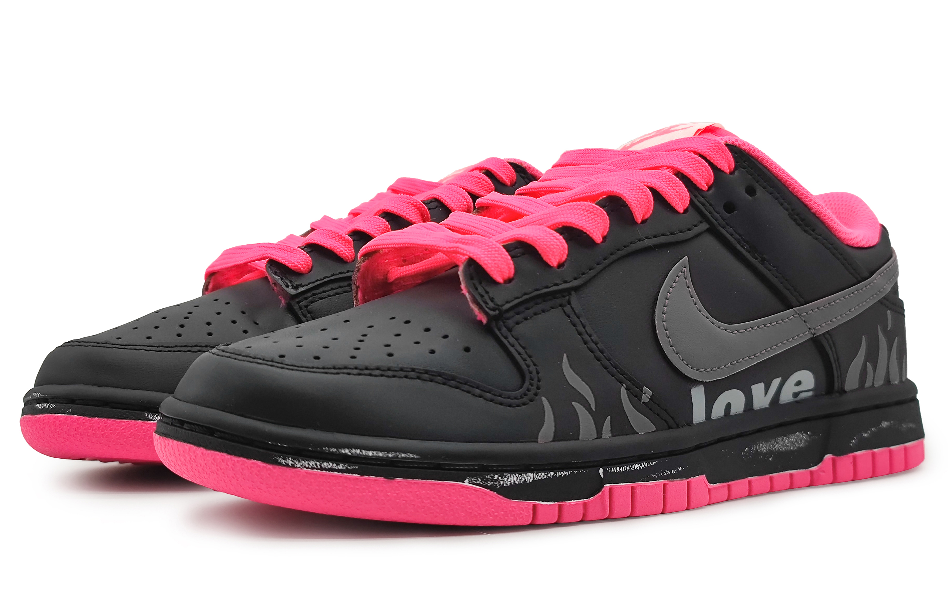 Lookbook 【客製化球鞋】 Nike Dunk Low 心靈夜火 粉黑撞色 甜酷風 粉底 中底塗鴉 可拆卸 防滑耐磨 低筒 板鞋 女款 黑灰