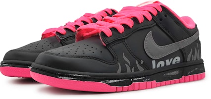 【客製化球鞋】 Nike Dunk Low 心靈夜火 粉黑撞色 甜酷風 粉底 中底塗鴉 可拆卸 防滑耐磨 低筒 板鞋 女款 黑灰 Lookbook 【客製化球鞋】 Nike Dunk Low 心靈夜火 粉黑撞色 甜酷風 粉底 中底塗鴉 可拆卸 防滑耐磨 低筒 板鞋 女款 黑灰