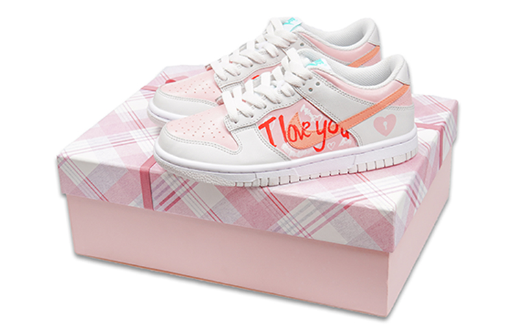 Buy (W) 【カスタムシューズ】 (女性用) ナイキダンクロー「トロピカルツイスト」 CW1590-101(TeamP-款白粉色女鞋涂鸦风喷绘)