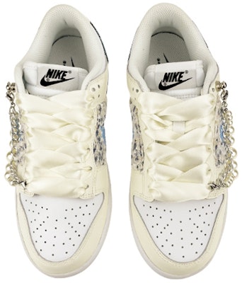 【定制球鞋】Nike Dunk Low 是在玩鞋禮盒 小香風 毛呢貼布 珍珠鏈條 緞帶 禮物 低幫 板鞋 女款 白藍 Shop 【定制球鞋】Nike Dunk Low 是在玩鞋禮盒 小香風 毛呢貼布 珍珠鏈條 緞帶 禮物 低幫 板鞋 女款 白藍