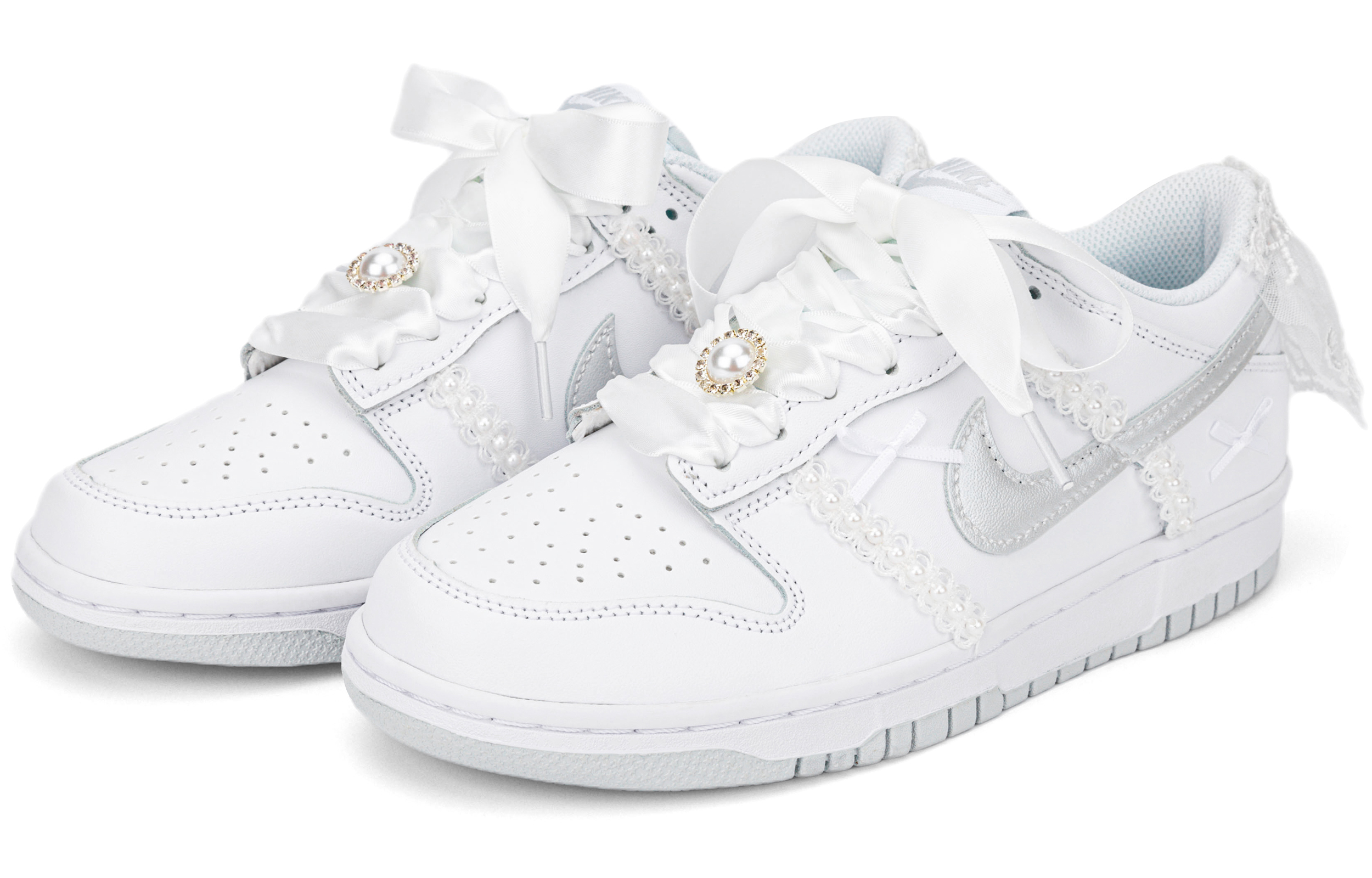 Lookbook (W) [Sepatu Custom] Nike Dunk Low 'Upacara Pernikahan' DH9765-102-458327