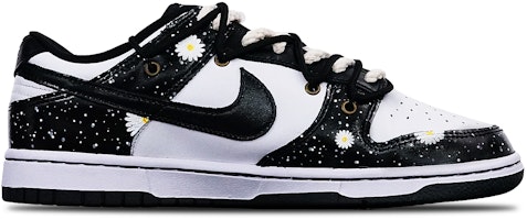 (W) 【カスタムシューズ】(レディース)ナイキ ダンク ロー 'ホワイト/ブラック デイジー' DD1503-101(TeamT-小雏菊黑白S-BOX) Lookbook (W) 【カスタムシューズ】(レディース)ナイキ ダンク ロー 'ホワイト/ブラック デイジー' DD1503-101(TeamT-小雏菊黑白S-BOX)