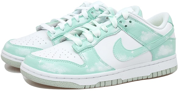 【定制球鞋】 Nike Dunk Low 白雲 星星 漸變 暈染 潮流復古 低筒 板鞋 女款 白綠 Lookbook 【定制球鞋】 Nike Dunk Low 白雲 星星 漸變 暈染 潮流復古 低筒 板鞋 女款 白綠