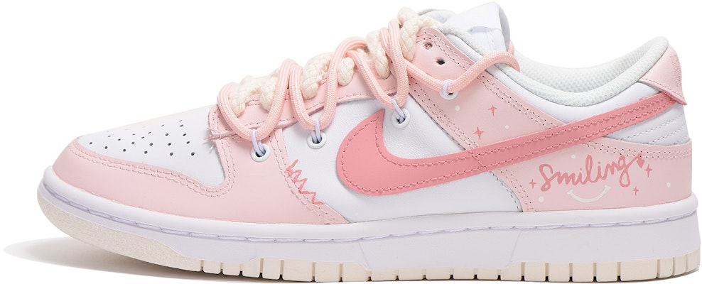 【定制球鞋】 Nike Dunk Low White Sail 國慶出遊穿搭主題 解構 笑臉 縫線 情侶 高街 特殊禮盒 低幫 板鞋 女款 櫻花粉 Order 【定制球鞋】 Nike Dunk Low White Sail 國慶出遊穿搭主題 解構 笑臉 縫線 情侶 高街 特殊禮盒 低幫 板鞋 女款 櫻花粉