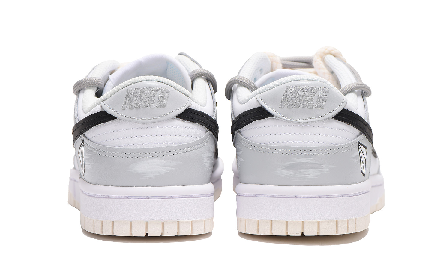 Shop (W) [Sepatu Kustom] Nike Dunk Low 'White Sail Deconstructed - Hitam Abu' DD1503-121(Team拾伍-女款黑灰飞机SBOX)