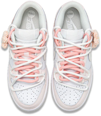 【定制球鞋】Nike Dunk Low “White Sail”NO.205定制 小花 公仔 草莓 小玲娜貝爾 動漫主題 解構綁帶 低幫 板鞋 女款 櫻花粉 Shop 【定制球鞋】Nike Dunk Low “White Sail”NO.205定制 小花 公仔 草莓 小玲娜貝爾 動漫主題 解構綁帶 低幫 板鞋 女款 櫻花粉