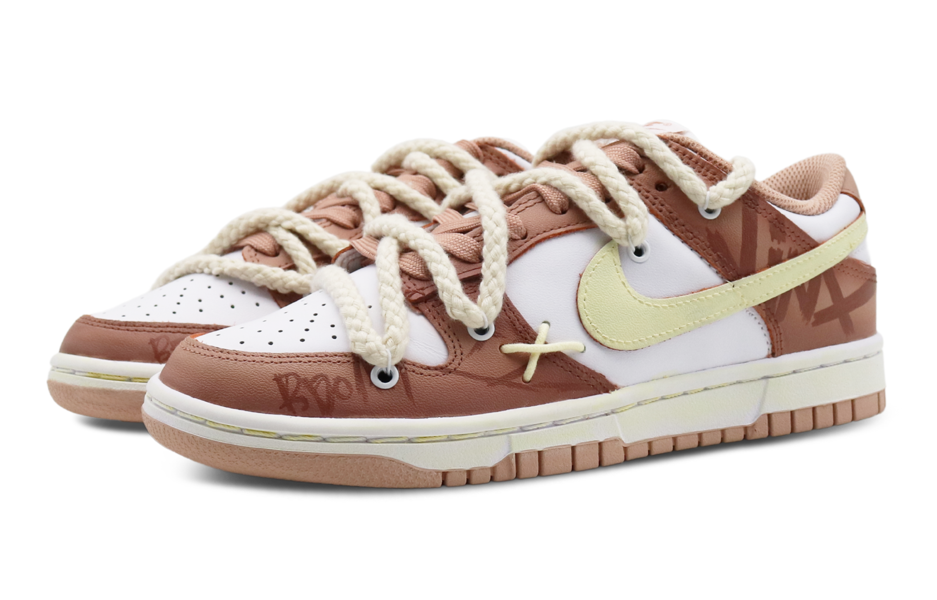 Lookbook 【訂製球鞋】Nike Dunk Low 個性女孩 街頭塗鴉 做舊 vibe風 系帶 塗鴉 字母 低筒 板鞋 女款 黃粉