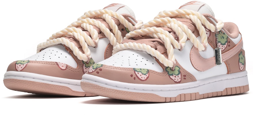 【定制球鞋】 Nike Dunk Low CUS ID 休閒多巴胺 粉嘟嘟 草莓芝芝 防滑耐磨 低筒 板鞋 女款 白粉 Lookbook 【定制球鞋】 Nike Dunk Low CUS ID 休閒多巴胺 粉嘟嘟 草莓芝芝 防滑耐磨 低筒 板鞋 女款 白粉