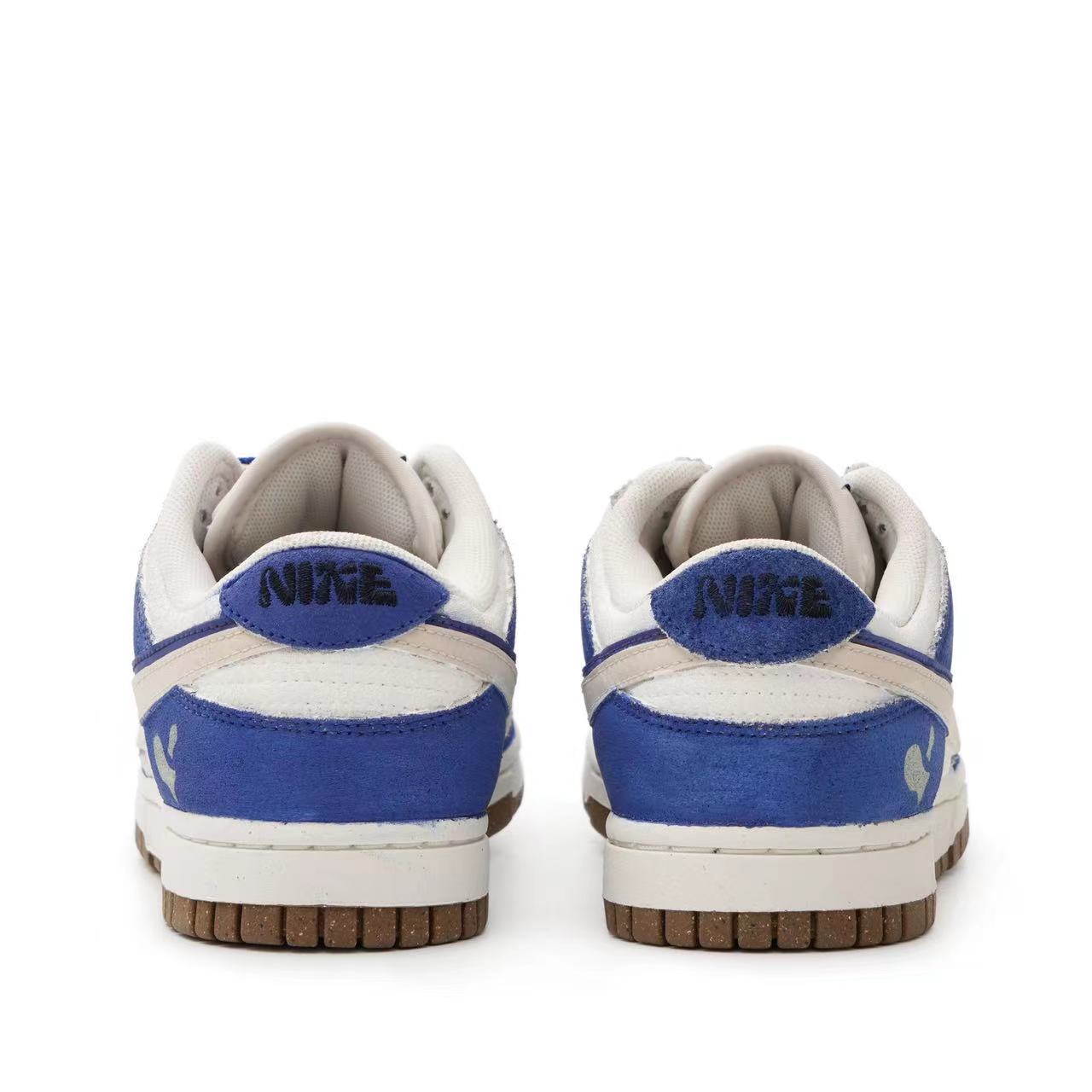 Shop (W) [カスタムシューズ] (女性用) ナイキ ダンク ロー SE 'ブルーホワイト' DO9457-100(Team33-男女款-小鱼果-蓝白)