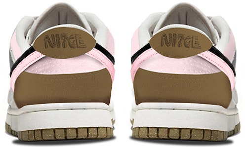 (W) 【カスタムシューズ】(女性用) ナイキ ダンク ロー SE『ダブルスウッシュ モカピンク』 DO9457-100(TeamY-女款复古双勾小摩卡棕粉) Shop (W) 【カスタムシューズ】(女性用) ナイキ ダンク ロー SE『ダブルスウッシュ モカピンク』 DO9457-100(TeamY-女款复古双勾小摩卡棕粉)