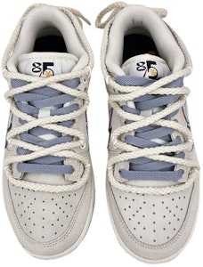 【定制球鞋】 Nike Dunk Low SE 85 雙層Swoosh 復古解構 vibe腰果花 麻繩鞋帶 低幫 板鞋 女款 灰白藍 Shop 【定制球鞋】 Nike Dunk Low SE 85 雙層Swoosh 復古解構 vibe腰果花 麻繩鞋帶 低幫 板鞋 女款 灰白藍