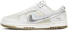 Buy (W) Zapatillas Nike Dunk Low SE 'Reverse Grey-White Doble Swoosh' DO9457-100(TeamY-女款纸飞机反转白银)
