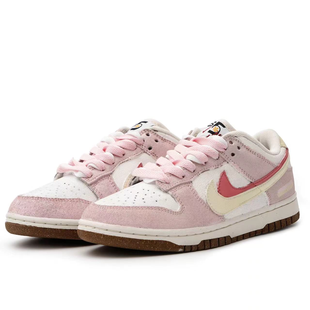 Lookbook (W) [Kasut Custom] Nike Dunk Low SE 'Corn Strawberry' DO9457-100(Team33-男女款-草莓栗米棒)
