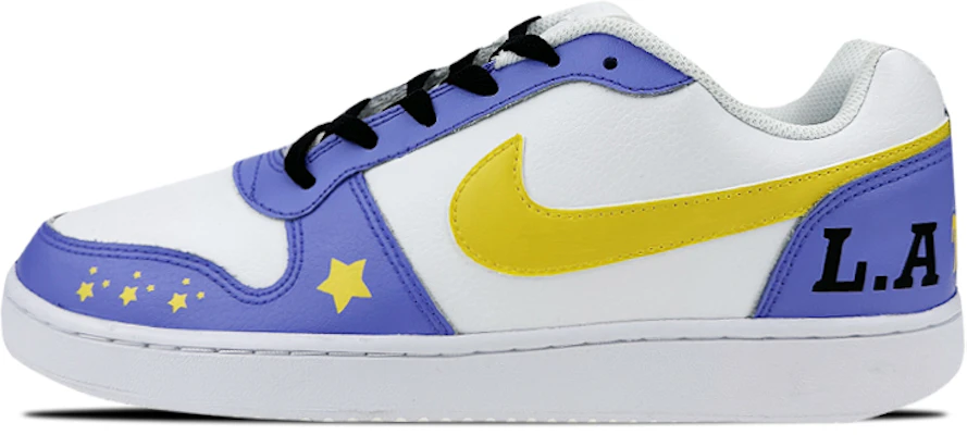 【定製球鞋】Nike EBERNON Low 是在玩鞋 禮盒 湖人 塗鴉洛杉磯 低幫 板鞋 女款 紫金 Buy 【定製球鞋】Nike EBERNON Low 是在玩鞋 禮盒 湖人 塗鴉洛杉磯 低幫 板鞋 女款 紫金