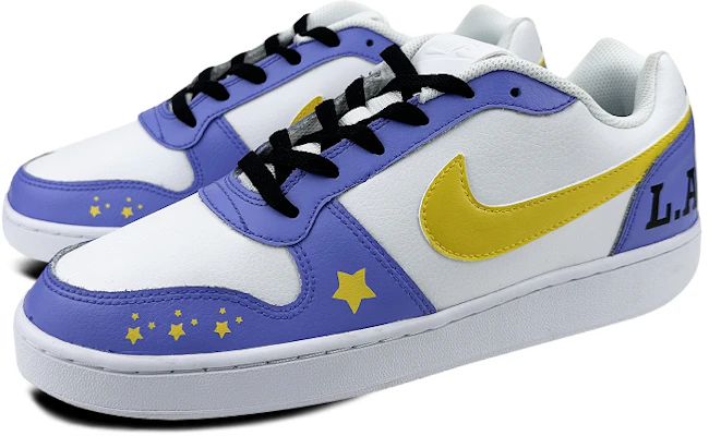 【定製球鞋】Nike EBERNON Low 是在玩鞋 禮盒 湖人 塗鴉洛杉磯 低幫 板鞋 女款 紫金 Lookbook 【定製球鞋】Nike EBERNON Low 是在玩鞋 禮盒 湖人 塗鴉洛杉磯 低幫 板鞋 女款 紫金