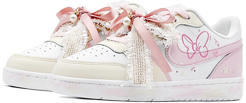 【定製球鞋】Nike 聖誕禮遇 蝴蝶結思念 特殊鞋盒 附贈聖誕襪 百搭潮流 防滑耐磨 低筒 滑板鞋 女款 粉白色 Lookbook 【定製球鞋】Nike 聖誕禮遇 蝴蝶結思念 特殊鞋盒 附贈聖誕襪 百搭潮流 防滑耐磨 低筒 滑板鞋 女款 粉白色