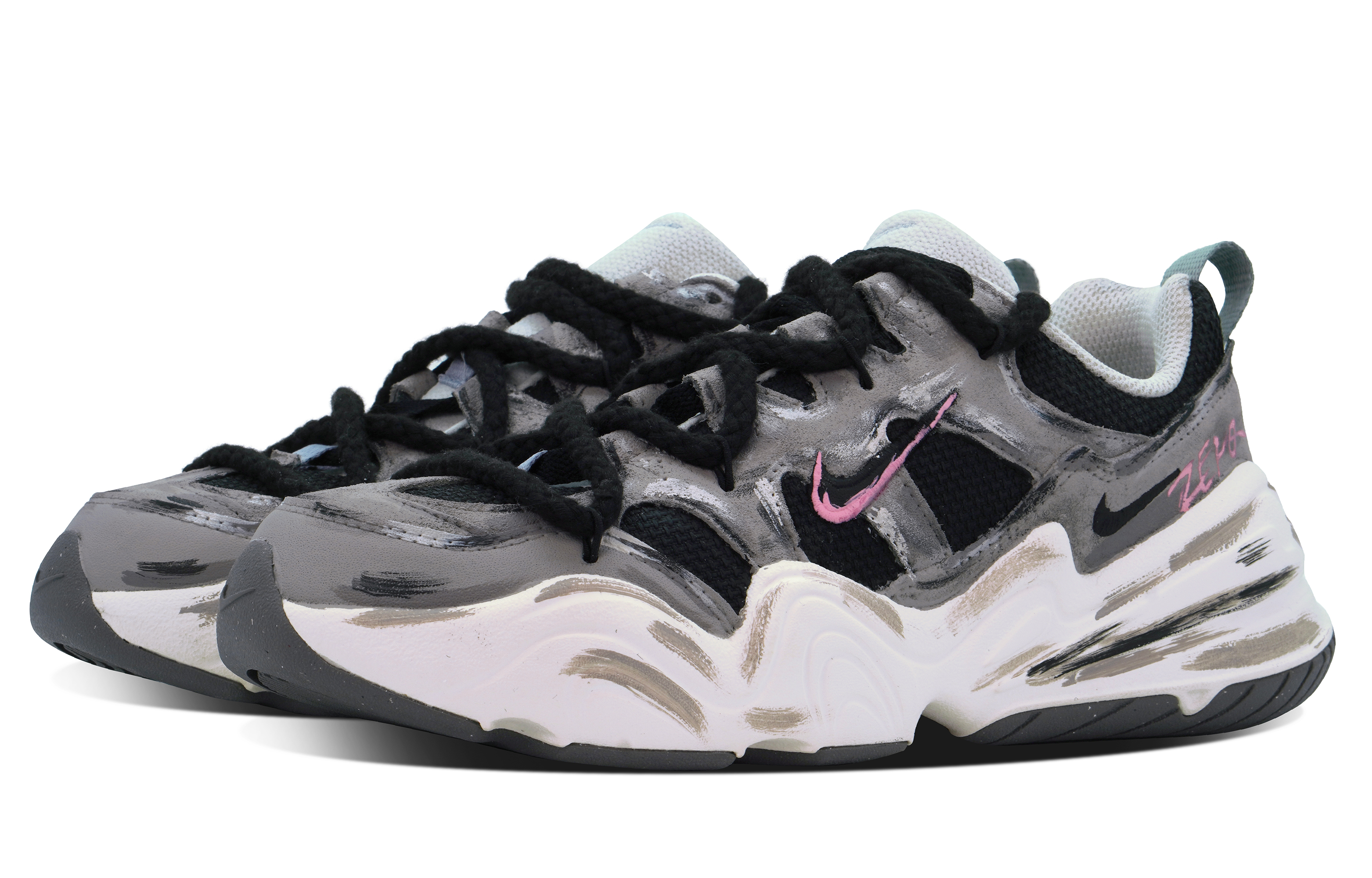 Shop (W) ナイキ テック ヘラ カスタム 「グラフィティ黒灰」 DR9761-001(Team84-涂鸦街区)