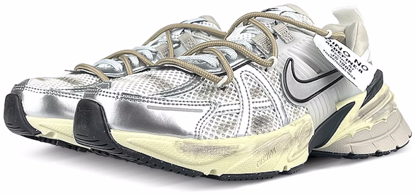 【客製化球鞋】Nike V2K Run 荒漠廢土 老化解構 逃逸日記 織物減震耐磨透氣包覆性輕便 低筒 休閒跑步鞋 女款 銀棕 Shop 【客製化球鞋】Nike V2K Run 荒漠廢土 老化解構 逃逸日記 織物減震耐磨透氣包覆性輕便 低筒 休閒跑步鞋 女款 銀棕