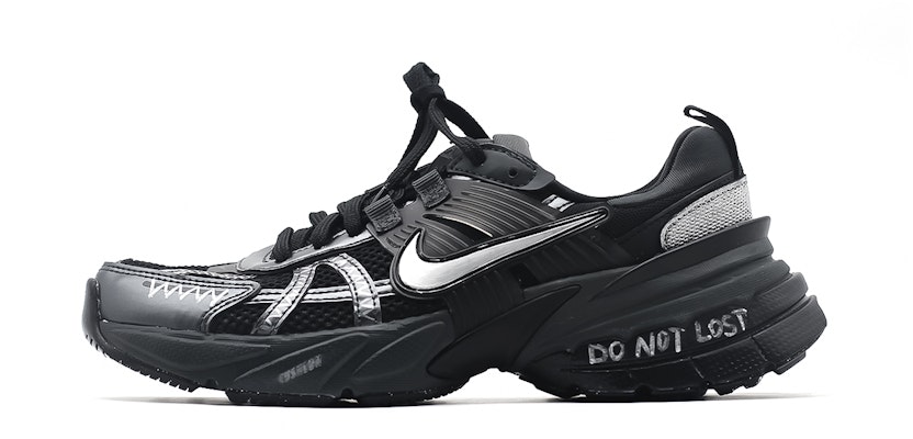 【客製化球鞋】Nike V2K Run 廢墟 復古做舊 骯髒老爹鞋抗震耐磨 低筒跑步鞋 女款 黑銀 Buy 【客製化球鞋】Nike V2K Run 廢墟 復古做舊 骯髒老爹鞋抗震耐磨 低筒跑步鞋 女款 黑銀