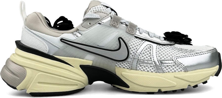 【客製球鞋】 Nike V2K Run 暮色花影 花朵 精緻 千金 百搭減震防滑 低筒 訓練跑步鞋 女款 銀黑色 Lookbook 【客製球鞋】 Nike V2K Run 暮色花影 花朵 精緻 千金 百搭減震防滑 低筒 訓練跑步鞋 女款 銀黑色