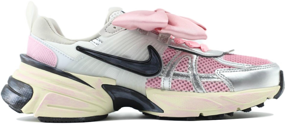 (W) 나이키 V2K 런 '스윗하트 실버-핑크' (커스텀) FD0736-100(Team甜蜜爱心) Lookbook (W) 나이키 V2K 런 '스윗하트 실버-핑크' (커스텀) FD0736-100(Team甜蜜爱心)