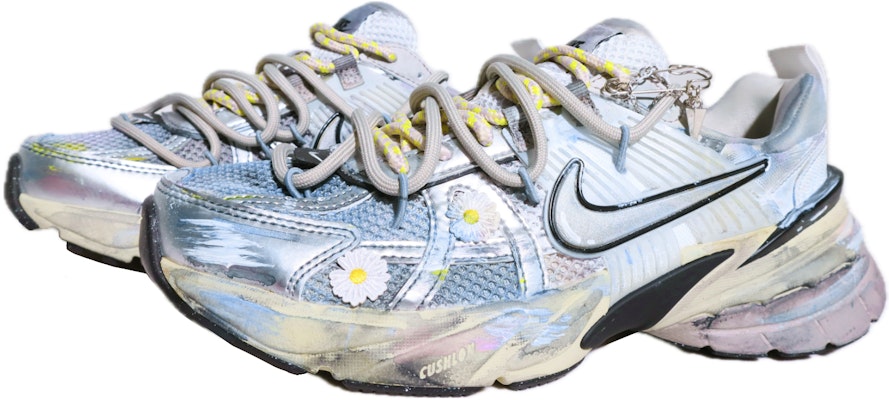 (W) 【カスタムシューズ】(女性用) ナイキ V2K ラン KLWRX 'イエローホワイトサンフラワー' FD0736-100(TeamX-废墟太阳花) Shop (W) 【カスタムシューズ】(女性用) ナイキ V2K ラン KLWRX 'イエローホワイトサンフラワー' FD0736-100(TeamX-废墟太阳花)