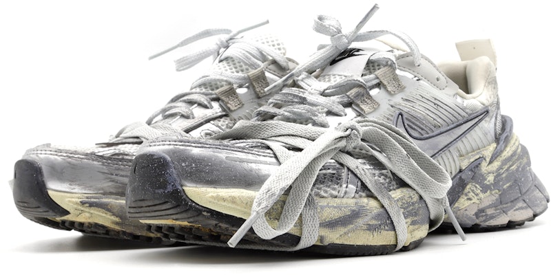 【定制球鞋】Nike V2K Run Runtekk “Summit White Metallic Silver” 廢墟 做舊 髒髒鞋 低幫 跑步鞋 女款 灰白 Lookbook 【定制球鞋】Nike V2K Run Runtekk “Summit White Metallic Silver” 廢墟 做舊 髒髒鞋 低幫 跑步鞋 女款 灰白