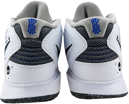 【定制球鞋】 大童 Nike Kyrie 8 Infinity GS MAY製造宇航員月光 星球 中幫 兒童籃球鞋 白藍 Purchase 【定制球鞋】 大童 Nike Kyrie 8 Infinity GS MAY製造宇航員月光 星球 中幫 兒童籃球鞋 白藍