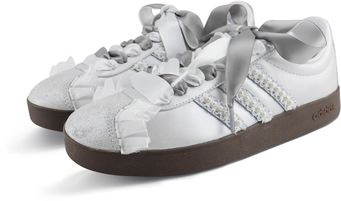 【訂製球鞋】 adidas neo Vl Court 淺墨染指 芭蕾愛麗絲 甜妹風 珍珠花邊 低筒 板鞋 男女同款 銀白 Shop 【訂製球鞋】 adidas neo Vl Court 淺墨染指 芭蕾愛麗絲 甜妹風 珍珠花邊 低筒 板鞋 男女同款 銀白