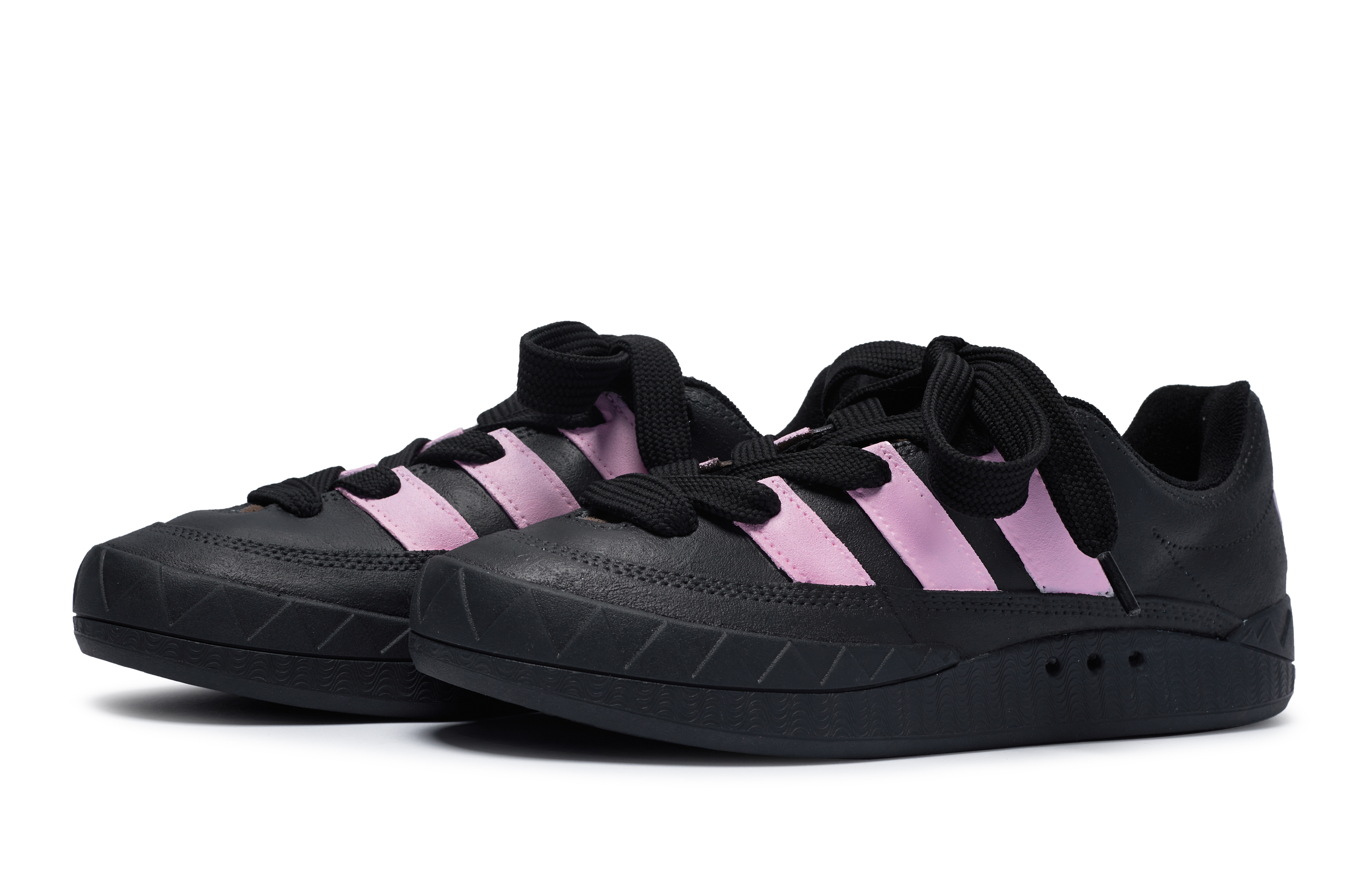 Shop 【訂製球鞋】adidas originals Adimatic 811製造 心動狙擊 甜酷 愛心 低筒 板鞋 男女同款 黑粉