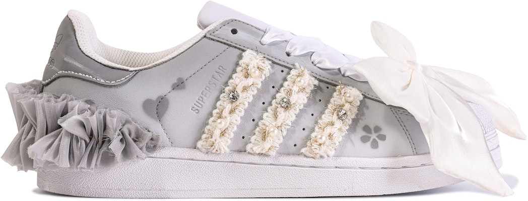 【客製化球鞋】adidas originals Superstar 達文西訂製 禮盒式 星辰 婚鞋 蕾絲 低筒 板鞋 男女皆宜 灰色 Shop 【客製化球鞋】adidas originals Superstar 達文西訂製 禮盒式 星辰 婚鞋 蕾絲 低筒 板鞋 男女皆宜 灰色