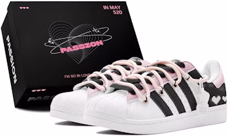 【客製化球鞋】adidas originals Superstar 浪漫520 像素愛心 解構設計 特殊鞋盒 低筒 休閒板鞋 男女款式 黑粉色 Buy 【客製化球鞋】adidas originals Superstar 浪漫520 像素愛心 解構設計 特殊鞋盒 低筒 休閒板鞋 男女款式 黑粉色