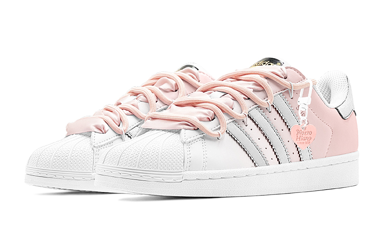 Shop 【專屬定製球鞋】 adidas originals Superstar 城市簡約風 銀粉愛心 解構設計 特殊鞋盒 低筒 板鞋 男女皆宜 粉色