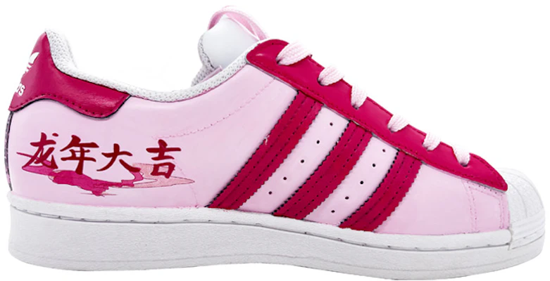 【訂製球鞋】 adidas originals Superstar 蝸牛樂享 貝殼頭 龍年限定—粉龍 青春活力 百搭舒適 低筒 板鞋 男女同款 粉白 Lookbook 【訂製球鞋】 adidas originals Superstar 蝸牛樂享 貝殼頭 龍年限定—粉龍 青春活力 百搭舒適 低筒 板鞋 男女同款 粉白