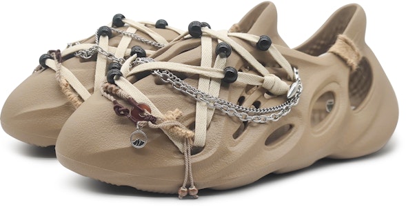 【訂製球鞋】adidas originals Yeezy Foam Runner 瘋玩藝術 稻香 珍珠奶茶 專屬掛飾 洞洞鞋 男女款 椋黃色 Shop 【訂製球鞋】adidas originals Yeezy Foam Runner 瘋玩藝術 稻香 珍珠奶茶 專屬掛飾 洞洞鞋 男女款 椋黃色