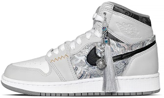 カスタムAJ1 ハイ "グレー白銀翡翠チャーム" 555088-037(TeamK-玉清珑) Order カスタムAJ1 ハイ "グレー白銀翡翠チャーム" 555088-037(TeamK-玉清珑)