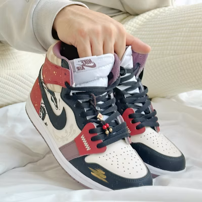 【訂製球鞋】Jordan Air Jordan 1 High OG龍遊四海 CNY新春龍年禮盒 玖柒 高筒 復古籃球鞋 男款 黑紅 5