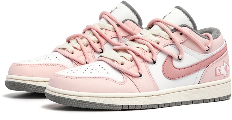 에어 조던 1 로우 '바비 핑크 러브 트레일' (커스텀) 553560-053(Team94-女款爱情轨迹) Lookbook 에어 조던 1 로우 '바비 핑크 러브 트레일' (커스텀) 553560-053(Team94-女款爱情轨迹)