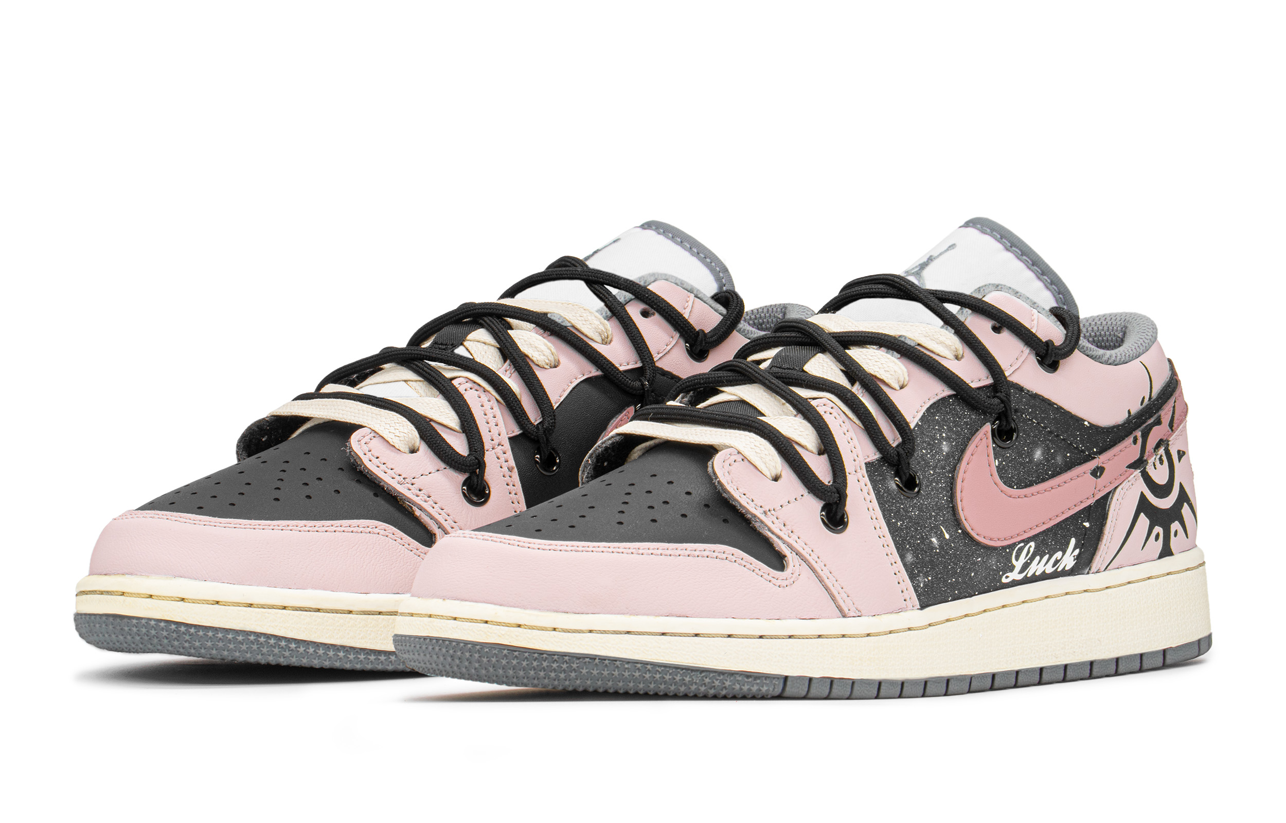 Shop [Sepatu Custom] Air Jordan 1 Low 'Hitam Pink - Pesona Musim Semi Beruntung' 553560-053(TeamA-AJ星泉S-BOX)