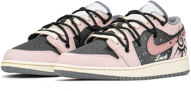 커스텀 에어 조던 1 로우 '블랙핑크 행운별' 553560-053(TeamA-AJ星泉) Lookbook 커스텀 에어 조던 1 로우 '블랙핑크 행운별' 553560-053(TeamA-AJ星泉)