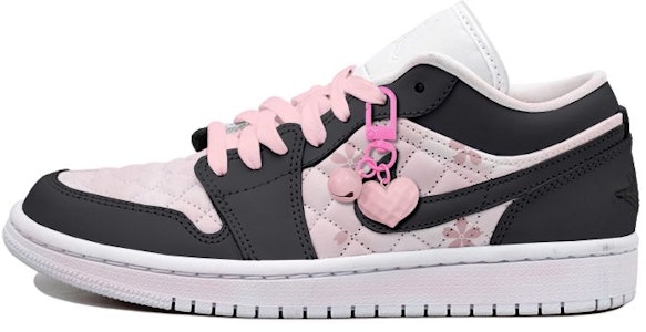 【定製球鞋】 Jordan Air Jordan 1 Low OKHR 花 掛飾 腮紅 做舊 暈染 低幫 復古籃球鞋 GS 黑粉 Order 【定製球鞋】 Jordan Air Jordan 1 Low OKHR 花 掛飾 腮紅 做舊 暈染 低幫 復古籃球鞋 GS 黑粉