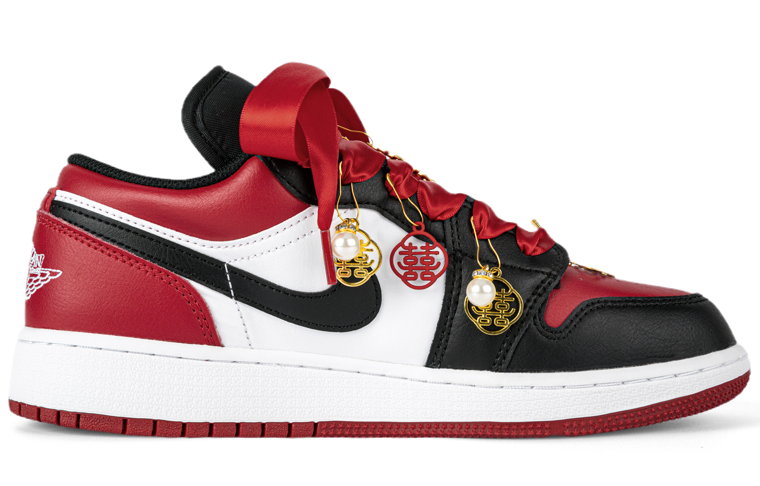 Order 【訂製球鞋】 Jordan Air Jordan 1 低筒 結婚主題 中式 禮盒 秀禾 婚鞋 古風雙喜 珍珠掛飾喜慶 百搭 低筒 復古籃球