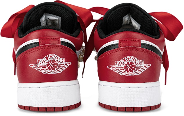 【訂製球鞋】 Jordan Air Jordan 1 低筒 結婚主題 中式 禮盒 秀禾 婚鞋 古風雙喜 珍珠掛飾喜慶 百搭 低筒 復古籃球 Shop 【訂製球鞋】 Jordan Air Jordan 1 低筒 結婚主題 中式 禮盒 秀禾 婚鞋 古風雙喜 珍珠掛飾喜慶 百搭 低筒 復古籃球